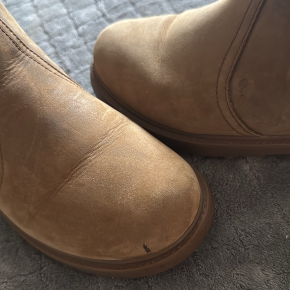 Ugg - Picture 5 of 7